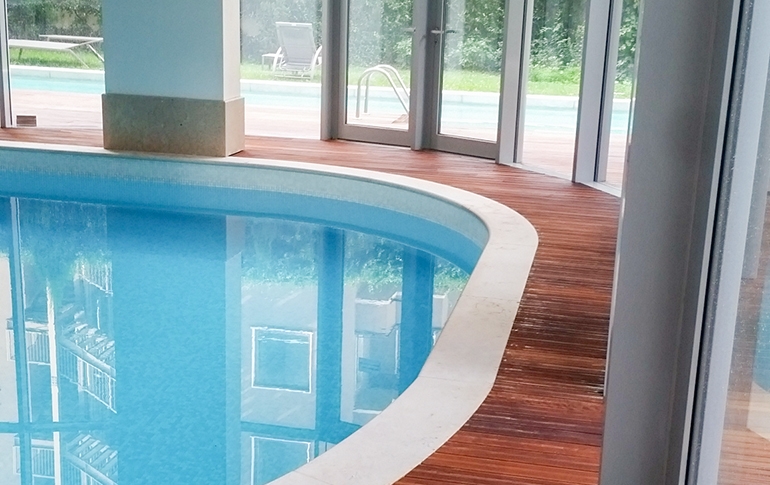 parquet-interno-piscina.jpg